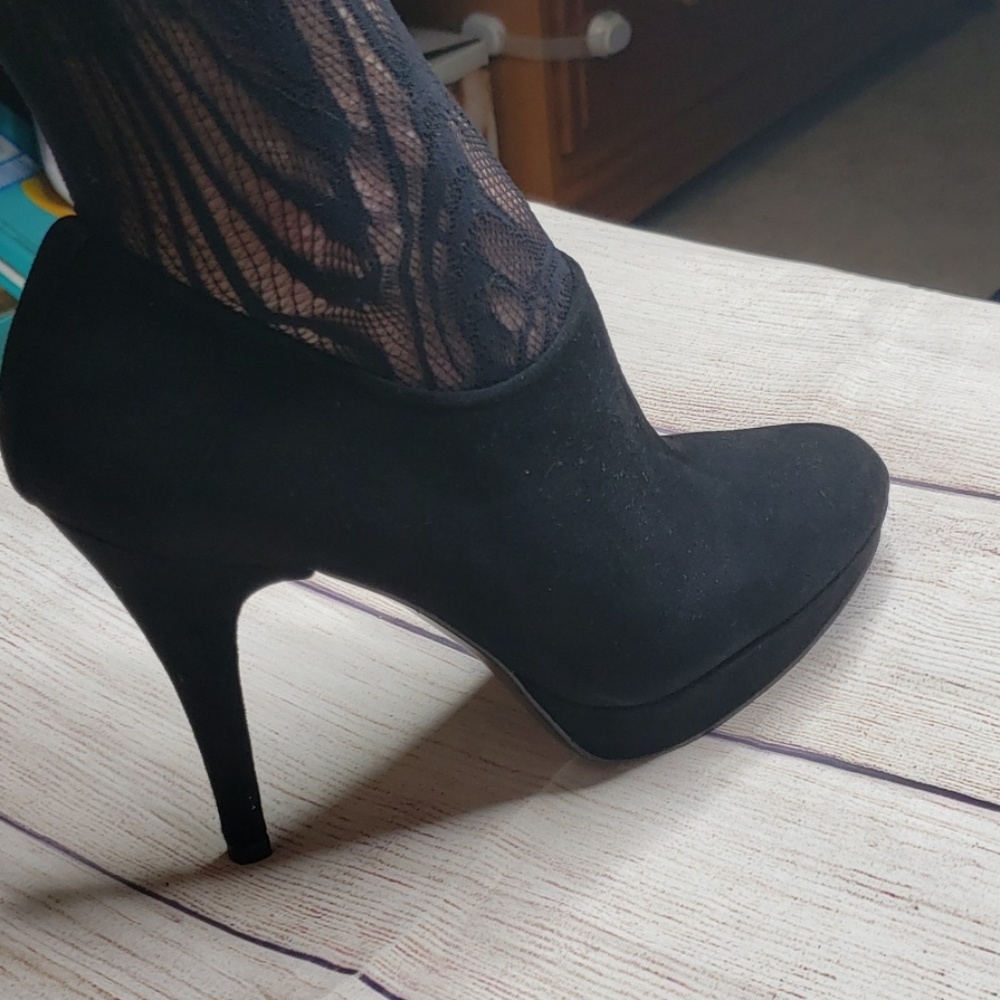 Stuart Weitzman Heels Sz: Womens 7.5